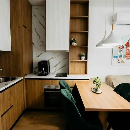 Stylish Nest @15 Min To Center