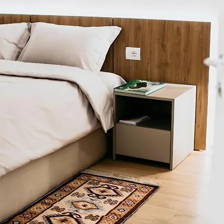 Stylish Nest @15 Min To Center
