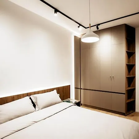 Stylish Nest @15 Min To Center *