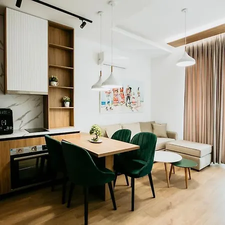 Stylish Nest @15 Min To Center