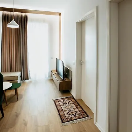 Stylish Nest @15 Min To Center